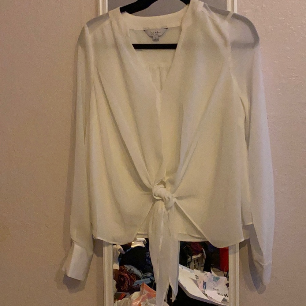 Nicole Miller Sheer cream top. XS. New without tags.